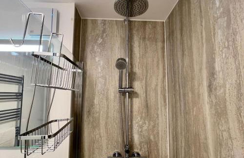 Borage House- Crawley,3BR House, Wifi, Parking, Close to Gatwick Airport, Contractor friendly, short and long term stays welcome - Foto 66