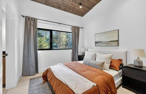 The Luxe House | Upscale Cabin w/ Hot Tub & Fire Pit! - Foto 16