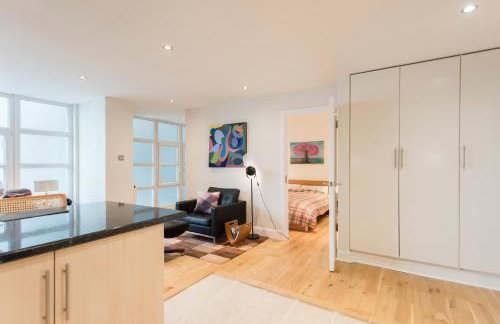 Central Home with Parking near Waterloo & St Thomas & Big Ben & Parliament - Foto 7