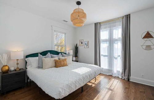 Tranquil East Nashville Zen Retreat with 2 Patios, Garage Parking, Yoga Mats Included, Covered Patio and Deck, Walk to Five Points Dining & Bars, Board Games, 10 Min to Broadway, 24 Hr Hospitality - Foto 4