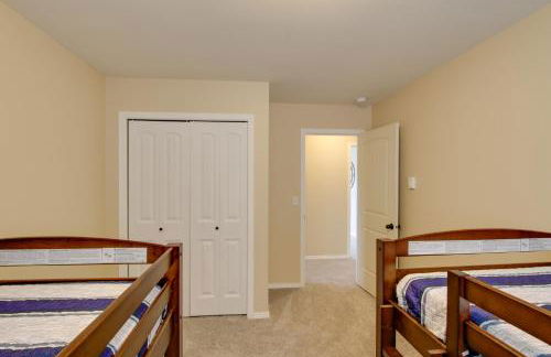 Waterfront Allyn Home with Fire Pit and 2 Kayaks! - Foto 35