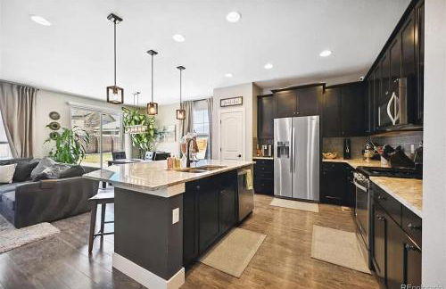 4BR Home close to Airport - Foto 1