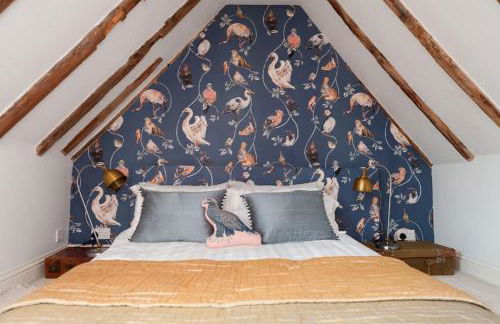 Charming Tudor riverside house - Foto 46