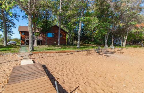 Dog Friendly Leech Lake Home w Perfect Beach Garage Boat Lift - Foto 21