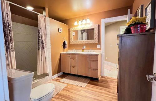 Woodshores Retreat - cozy retreat, hot tub, Lk MI - Photo 27