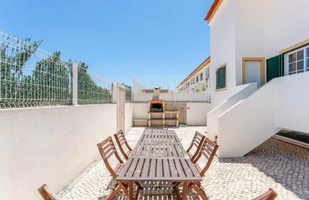 Serene Duplex House With Patio by LovelyStay - Foto 9