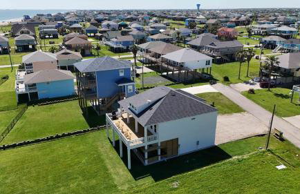 4BR Beach Haven - Deck, Gourmet Kitchen, Tiki Bar Fun - Foto 68