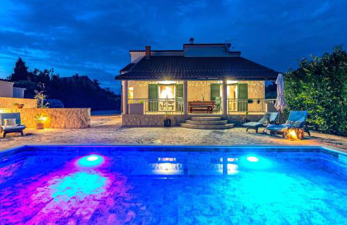 Holiday House Paula sa privatnim grijanim bazenom na mirnoj lokacija blizu mora - Foto 51
