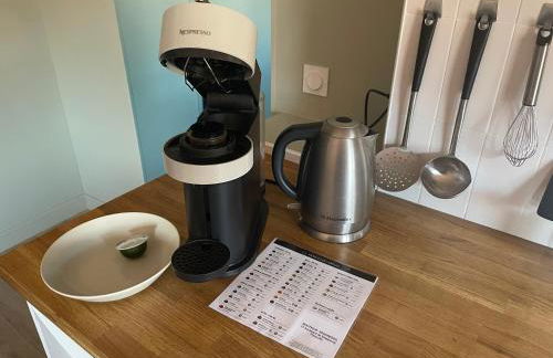 Au cœur du vieux Toulon au calme appartement rénové climatisé confortable étage élevé avec ascenseur proche parking et toutes commodités - Foto 17