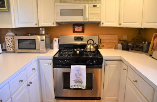 New listing! ON 62-acre Broad Ripple park/ less than a mile from Broad Ripple village. - Foto 48