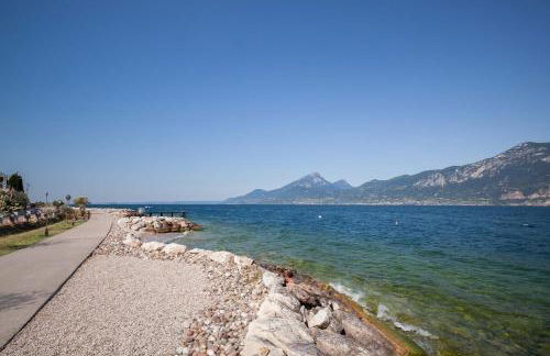 Modern Apartment with Lake View - Foto 3