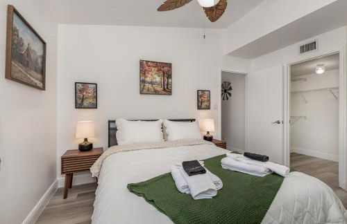 Pondview Modern Farmhouse Condo Half Mile to Beach - Foto 14