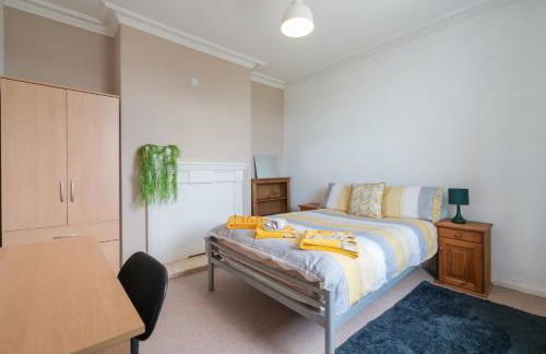 Spacious 4BR, Parking, Near Centre, Accommodates 7 - Foto 3