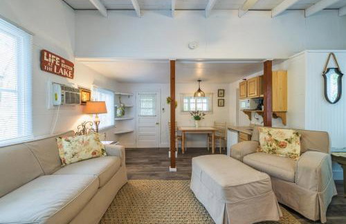 Lakeside Cottage - Right across of Westside County Park with lake access - Foto 12