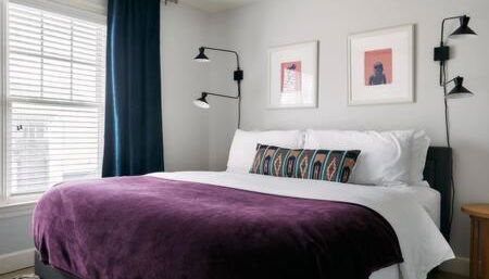 Modern Home next to Vanderbilt Campus with Parking, Screened Porch & Workspace, Walk to Hillsboro Village, Fido & Pancake Pantry, Minutes to Music Row, 12 South & Broadway, Perfect for Families, Friends & University Visits - Foto 5