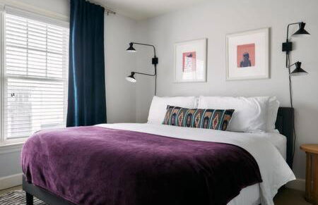 Modern Home next to Vanderbilt Campus with Parking, Screened Porch & Workspace, Walk to Hillsboro Village, Fido & Pancake Pantry, Minutes to Music Row, 12 South & Broadway, Perfect for Families, Friends & University Visits - Foto 5