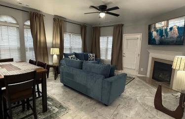 Spacious Home with First Floor King Bed - Foto 10