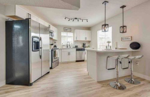 Cozy home! 16 Min away from strip and fremont - Foto 1