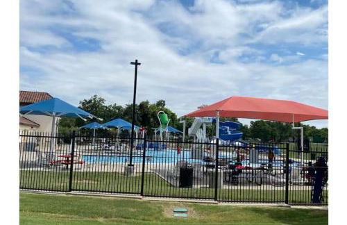 StockYards! Walk 3 Blocks-Ranch House sleeps 8 - Foto 3