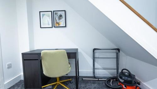 Cozy Riverside Apartment 5mins to train station - Foto 4, furniture