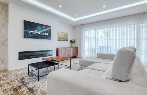 Vita Portucale ! Chic Luxe Villa with Saltwater Pool - Foto 26