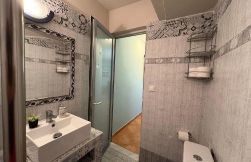 Akrotiri Rooms - Photo 8