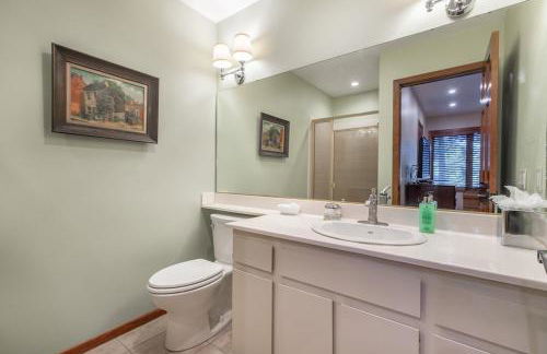 Townhouse Art Gallery in Mammoth's Best Location - Photo 25