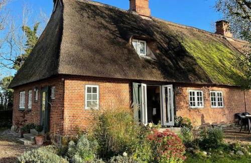 Thatched Brick House Near The River Schlei - Photo 1