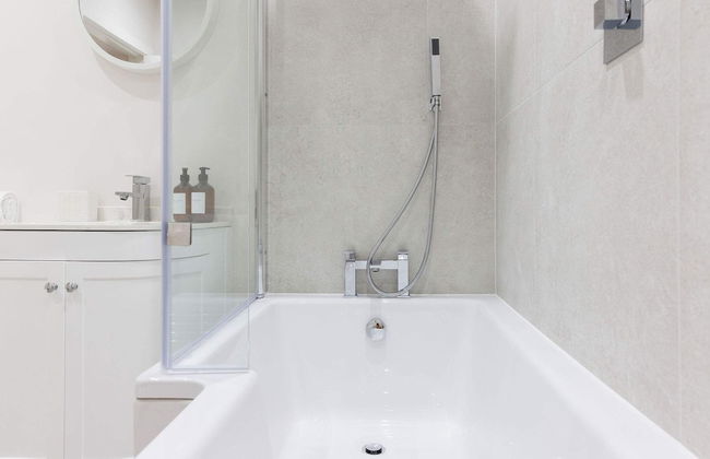 Beautiful 4-bed Close to South Downs Goodwood - Foto 34