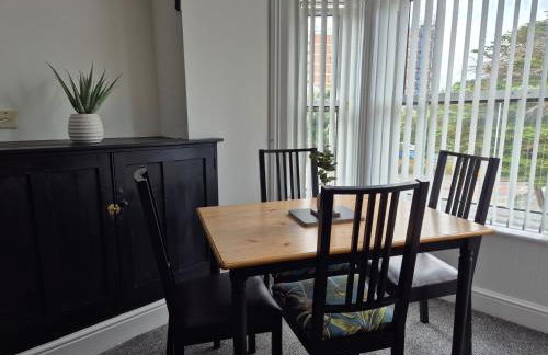 2 Bed Maisonette with Sofa Bed - Ideal for Groups #26C - Foto 13