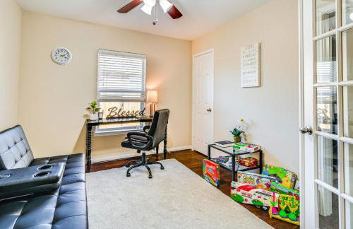 Suburban Home in Magnolia with Fenced Yard - Foto 10