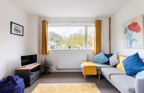 The Old Salt Store, 2 bed apartment with stunning river view - Photo 17