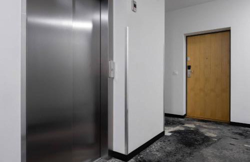 Bright Apartments with Air Conditioning, close to the Metro Station and PGE National by Noclegi Renters - Foto 22