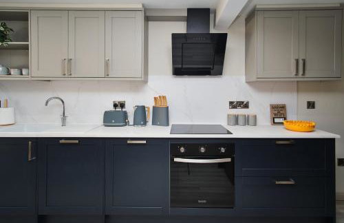 Spacious 4 Bed House Sleeps 6 Parking Garden in Loughborough - Foto 21