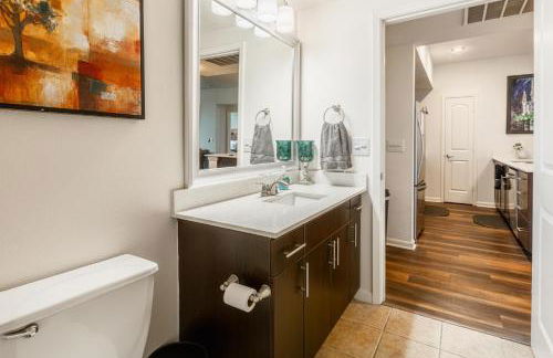 The Treehouse Spacious & Fun 2BR Retreat in the Heart of the Domain - Foto 18