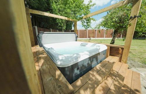 The Machine House - Hot Tub - Outdoor Bar - Foto 3