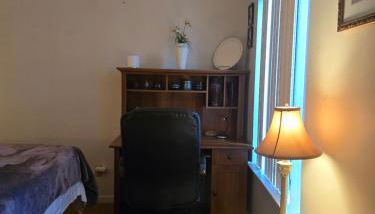 Entire 2-bedroom, 2 bath home with parking and newly renovated floors - Foto 5