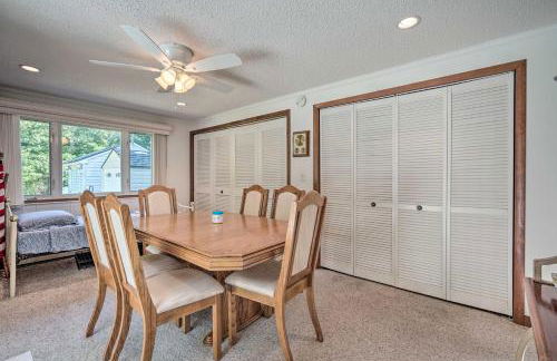 Dog-Friendly Waretown Home with Furnished Deck! - Foto 7