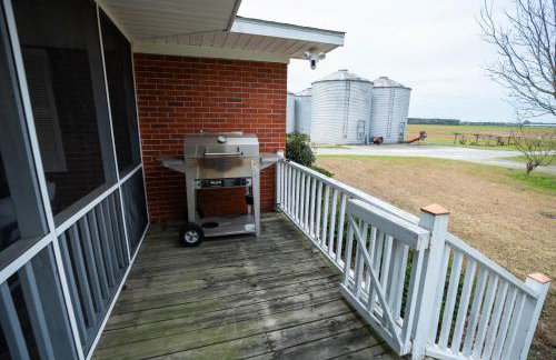 Secluded Farmhouse Retreat - Groups & Pets Okay! - Photo 24