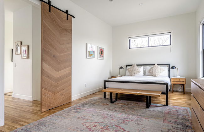 Rooftop Deck 5 Mins to Downtown - Photo 5