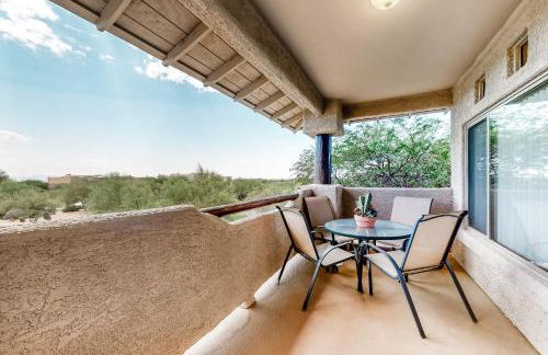 Renovated condo with updated floors, pool, hot tub & mountain views - Foto 22