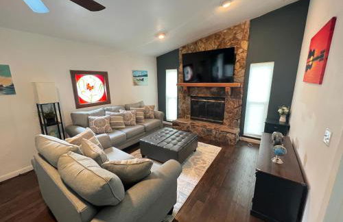 Dream Vacation Home w Heated Pool Close to Beaches Clearwater St Pete Quiet with Big Backyard - Foto 17