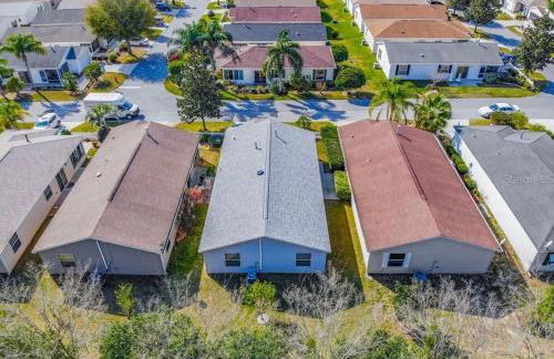 Cozy home, Right Next Door to Lake Sumter Square! - Foto 22