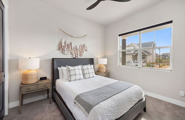 Upscale Waterfront Estate With Mountain Sunset Views - Foto 5