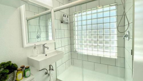 Hidden Gem with Hot Tub and Parking - 4 Guests - Foto 5