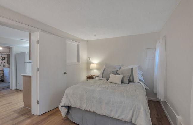 Amazing Lakefront Retreat On Long Lake! 2 Bedroom Home by RedAwning - Foto 5