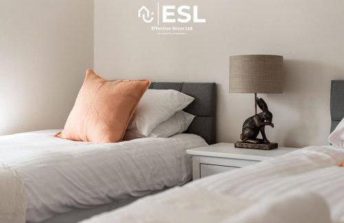 Large Modern 4 Bedroom House in Uttoxeter, Near Alton Towers, Great for Families - Foto 24