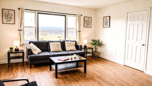 5BR Accessible Valley & Lake View Home Near Cornell - Sleeps 10 - Foto 2