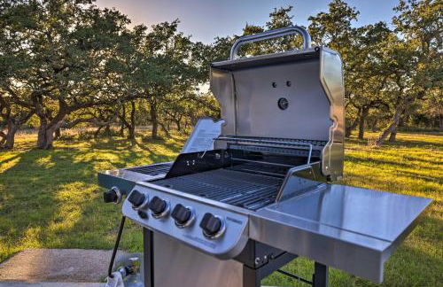 Quiet Haven with Hot Tub, 4 Mi to Canyon Lake! - Foto 31