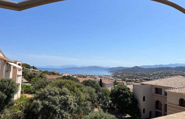 Apartment With sea View and Pool - Photo 30